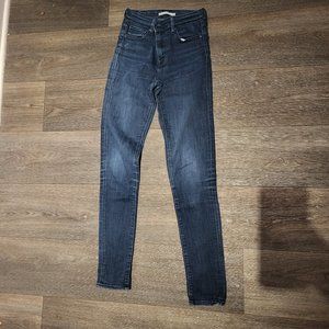 Womens Levi High Rise jeans 26